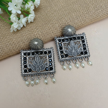 Tyaani stud earrings