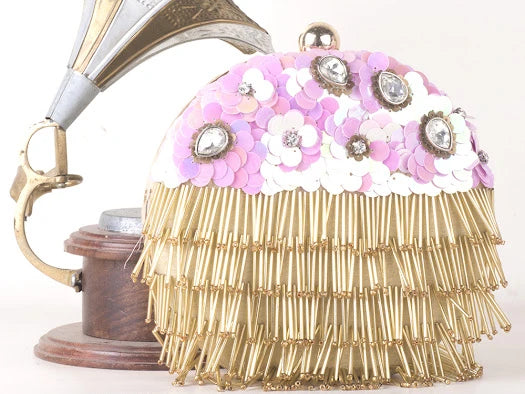 Circle embroiderd clutch (6*6)