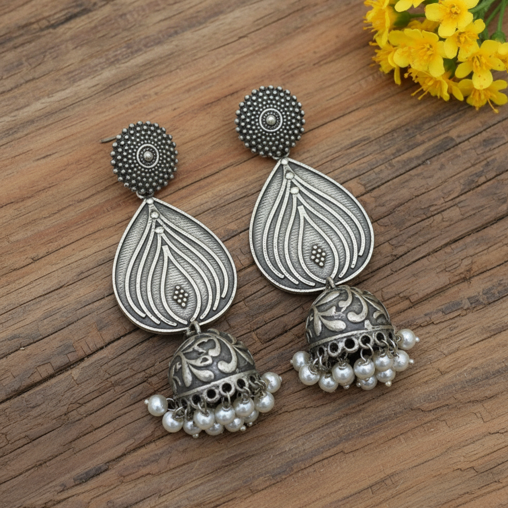 Jaanki stud earrings